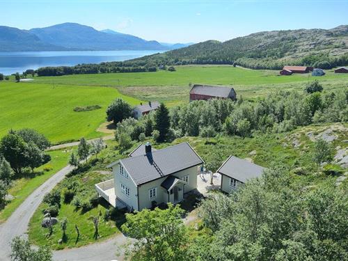 Holiday home - 5 persons -  - Hjelmsetveien - 8920 - Sømna