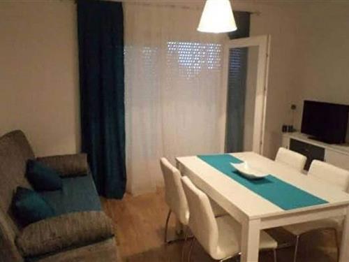 Feriehus / leilighet - 4 personer -  - 23273 - Ugljan