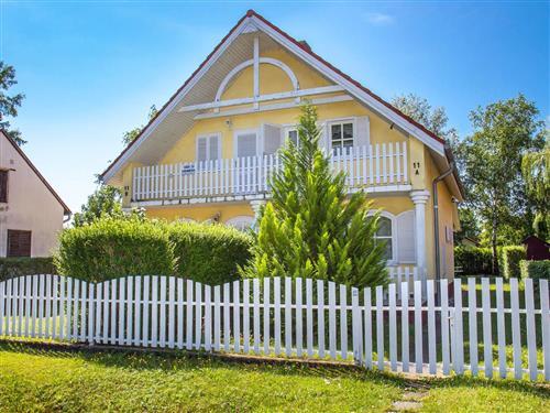 Holiday Home/Apartment - 5 persons -  - Balatonmariafurdo - 8647