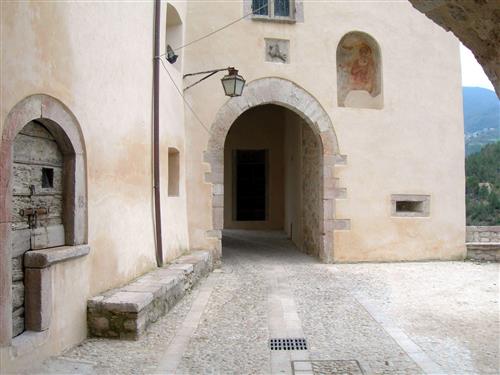 Feriehus - 6 personer -  - Sant'anatolia Di Narco - 06040