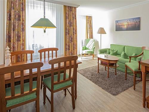 Holiday Home/Apartment - 6 persons -  - Strandpromenade - 17429 - Bansin