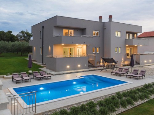 Ferienhaus - 14 Personen -  - 52100 - Pula