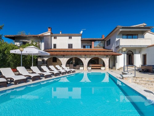 Holiday home - 10 persons -  - Surani - 52444 - Tinjan