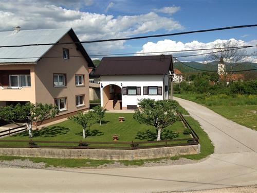 Holiday home - 3 persons -  - 53244 - Lovinac