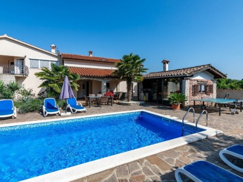 Holiday home - 9 persons -  - 52220 - Labin