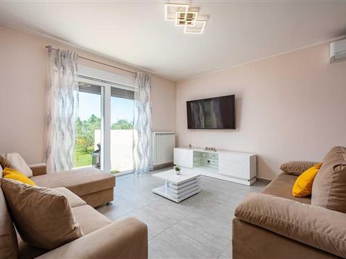 Holiday Home/Apartment - 5 persons -  - Basarinka - 52440 - Porec