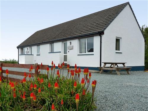 Holiday Home/Apartment - 4 persons -  - North Skye - IV51 9JS