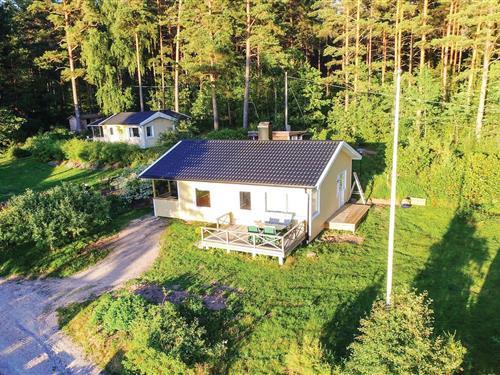 Holiday Home/Apartment - 6 persons -  - Låkenäsvägen - Tämta/Fristad - 513 93 - Fristad