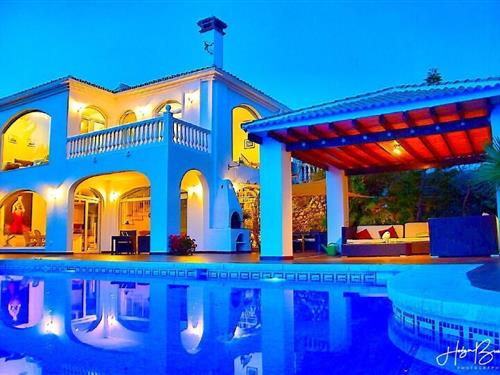 Holiday home - 6 persons -  - Camino de la Tapias s/n - 29738 - Moclinejo