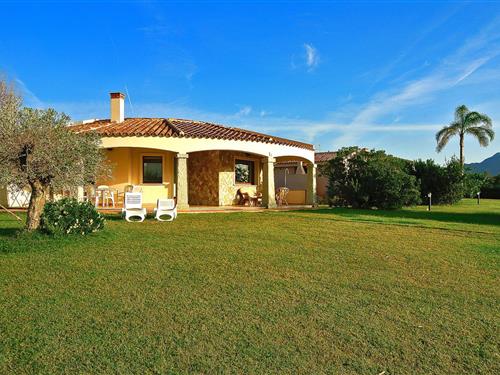 Feriehus - 8 personer -  - 09043 - Costa Rei