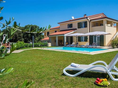 Holiday home - 10 persons -  - 52100 - Banjole