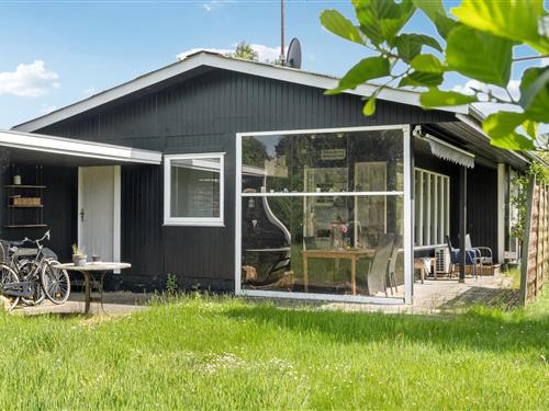 Holiday Home/Apartment - 6 persons -  - Sitkavænget - Marielyst - 4872 - Idestrup