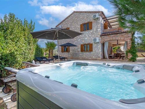 Holiday home - 8 persons -  - Cabrunici - Vodnjan-Cabrunici - 52342 - Cabrunici