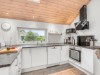 Image 11 - Kitchen
