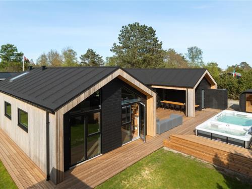 Sommerhus - 12 personer -  - Sellegaarde Vest - Øster Hurup - 9560 - Hadsund