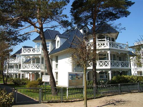 Holiday Home/Apartment - 4 persons -  - Strandpromenade - 18609 - Binz