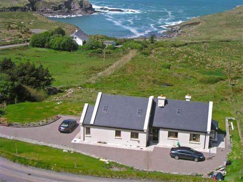 Holiday Home/Apartment - 8 persons -  - Caherciveen - CO KERRY