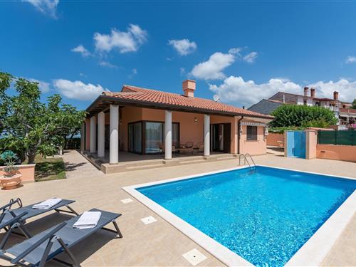 Holiday home - 6 persons -  - 52460 - Buje