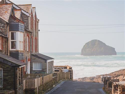 Holiday Home/Apartment - 4 persons -  - Trebarwith Strand - PL340HB