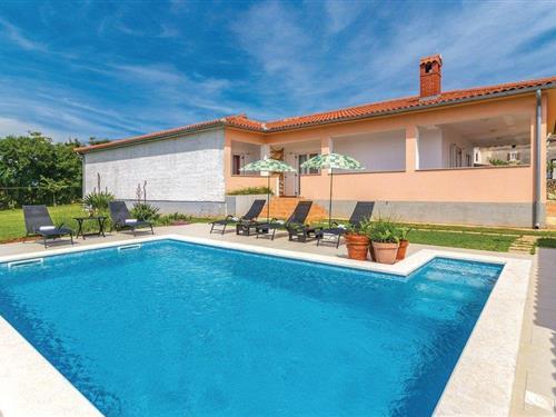 Holiday home - 8 persons -  - Valtura - Valtura - 52204 - Liznjan