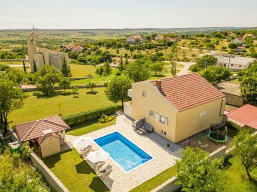 Holiday home - 8 persons -  - 23420 - Benkovac