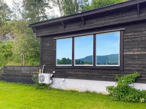 Holiday apartment - 4 persons -  - Straumsnesvegen - 6674 - Kvisvik