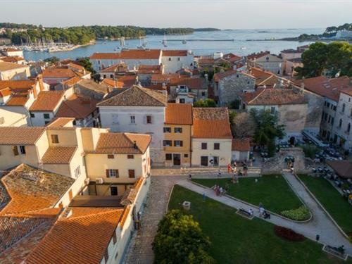 Holiday Home/Apartment - 4 persons -  - 52440 - Porec