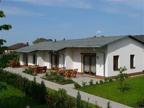 Ferielejlighed - 4 personer -  - Saaler Straße 12 e + f - 18317 - Neuendorf