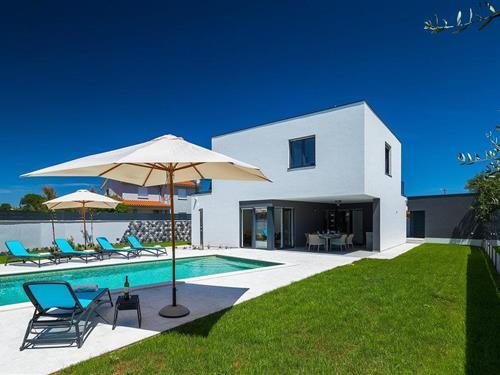 Holiday home - 8 persons -  - Ulica Novaki - 52100 - Pula