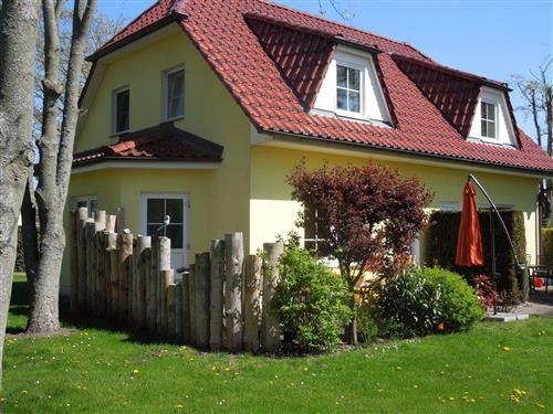 Holiday Home/Apartment - 4 persons -  - Ostseewellenweg - 18374 - Zingst