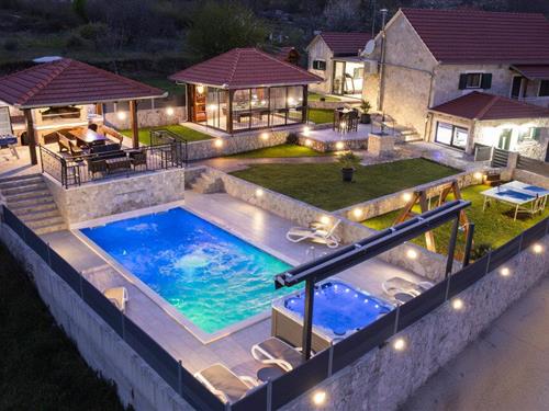 Sommerhus - 8 personer -  - Radosic - Split-Sinj - 21230 - Sinj