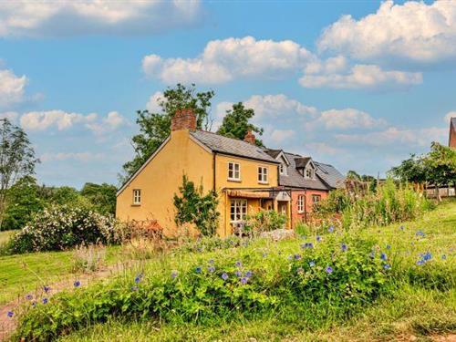 Semesterhus/Semesterlägenhet - 8 personer -  - NP25 5HL - Llanfihangel Ystern Llewe