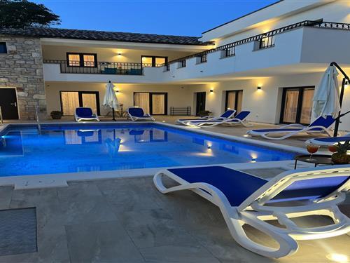 Feriehus - 10 personer -  - 23207 - Gornje Raštane