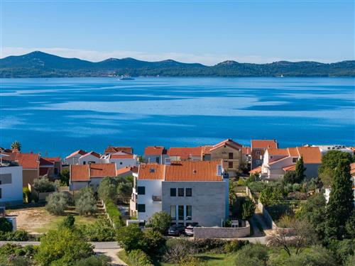 Feriehus - 12 personer -  - Crno - 23000