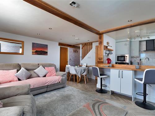 Holiday home - 6 persons -  - YO22 4JY - Whitby