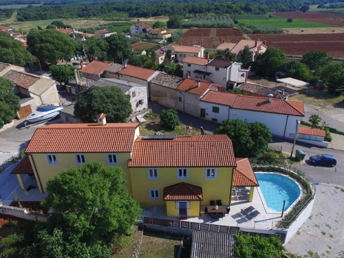 Holiday home - 16 persons -  - 52440 - Dracevac