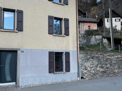 Holiday Home/Apartment - 6 persons -  - Dangio sotto - 6717 - Dangio
