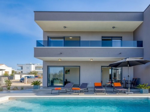 Holiday home - 12 persons -  - 52212 - Peroj