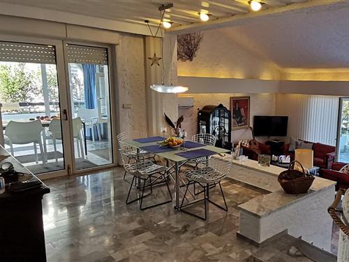 Holiday Home/Apartment - 6 persons -  - Vantacici - 51511 - Vantacici