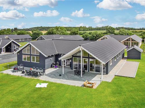 Sommerhus - 18 personer -  - Strandbakken - Skåstrup - 5400 - Bogense