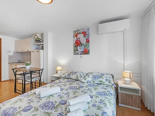 Holiday apartment - 2 persons -  - Plimica - 22211 - Vodice