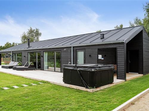 Sommerhus - 12 personer -  - Pimpernelvej - Marielyst - 4873 - Væggerløse