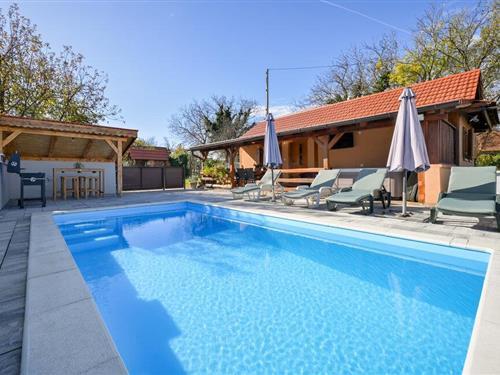 Sommerhus - 4 personer -  - Gornji Brinjani - 44320 - Kutina