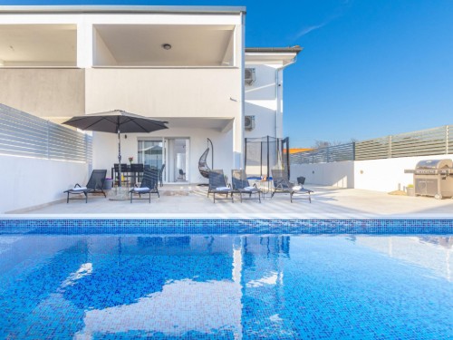 Holiday home - 10 persons -  - 52100 - Pula
