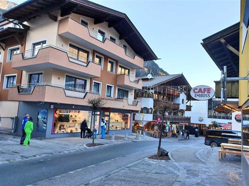 Holiday Home/Apartment - 6 persons -  - Hauptstraße - 6290 - Mayrhofen