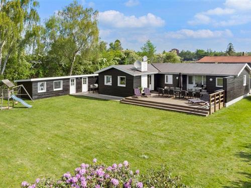 Sommerhus - 12 personer -  - Anemonevej - Marielyst - 4873 - Væggerløse