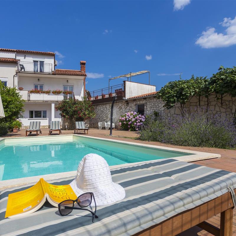 Sommerhus - 10 personer -  - 52208 - Kujici