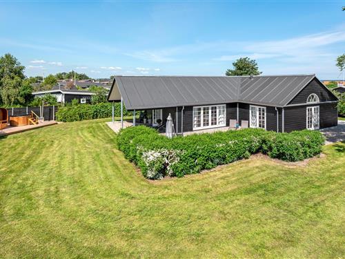 Sommerhus - 8 personer -  - Drosselvænget - Storstranden - 7130 - Juelsminde