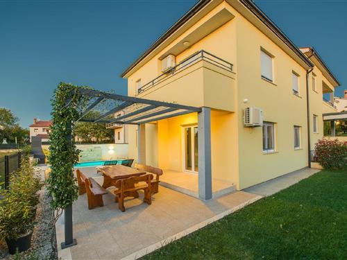 Holiday Home/Apartment - 8 persons -  - Samagher - 52100 - Pula