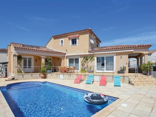 Holiday home - 6 persons -  - Rue du Ponant - 30800 - Saint-Gilles